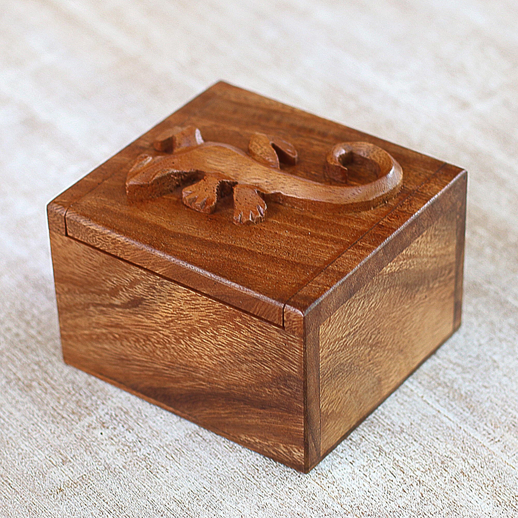 Handcrafted Suar Wood Gecko Decorative Box - Protective Gecko